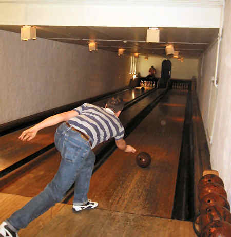 Per at the skittle alley