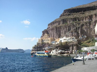 Armonia in the roads of Fira